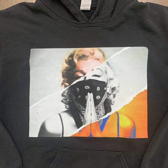 Gildan Heavy Black Gangsta Marilyn Monroe Small Pull Over Hoodie Mixed Media - Picture 2 of 4